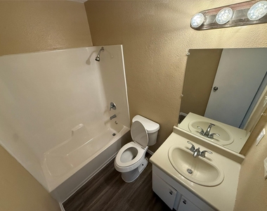 2716 Avenue Q - Photo Thumbnail 13