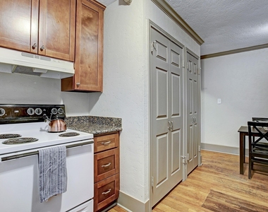 2323 Park Street - Photo Thumbnail 9