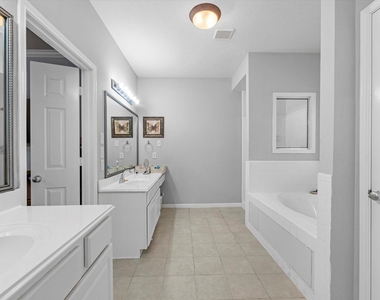 2507 Stonebury Lane - Photo Thumbnail 17