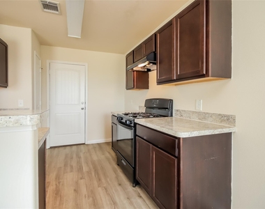 9610 Franconia Drive - Photo Thumbnail 4