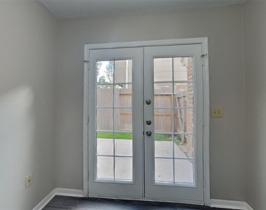 9214 Palm Shores Drive - Photo Thumbnail 3