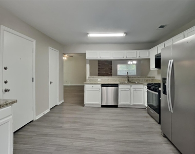 9214 Palm Shores Drive - Photo Thumbnail 4
