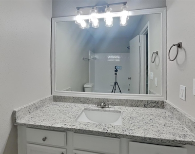 9214 Palm Shores Drive - Photo Thumbnail 14