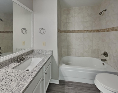 9214 Palm Shores Drive - Photo Thumbnail 10