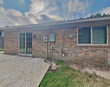 9214 Palm Shores Drive - Photo Thumbnail 16