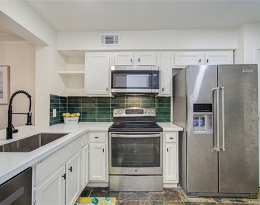 15309 Kingfield Drive - Photo Thumbnail 12