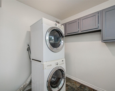 15309 Kingfield Drive - Photo Thumbnail 10
