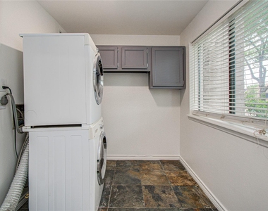 15309 Kingfield Drive - Photo Thumbnail 9