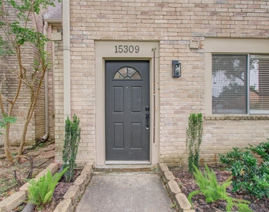 15309 Kingfield Drive - Photo Thumbnail 1