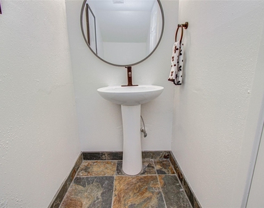 15309 Kingfield Drive - Photo Thumbnail 5