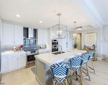 1135 3rd Avenue S - Photo Thumbnail 2