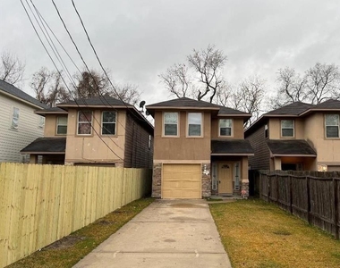 7915 Sealey Street - Photo Thumbnail 1
