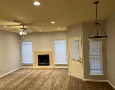 7915 Sealey Street - Photo Thumbnail 3