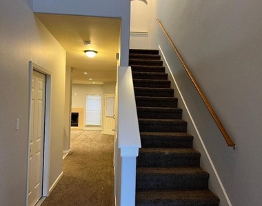 7915 Sealey Street - Photo Thumbnail 2