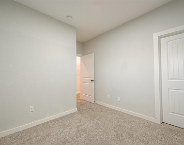 336 De Haven Street - Photo Thumbnail 12