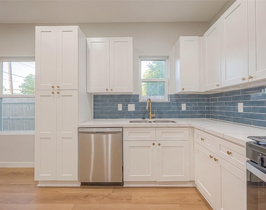 336 De Haven Street - Photo Thumbnail 9