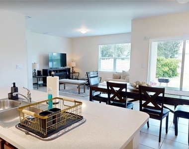 513 Nelson Road N - Photo Thumbnail 4