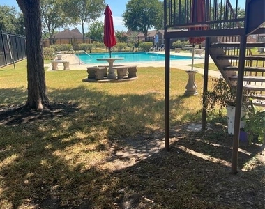 12151 Sharpview Drive - Photo Thumbnail 8