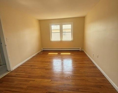 718-720 Stuyvesant - Photo Thumbnail 4