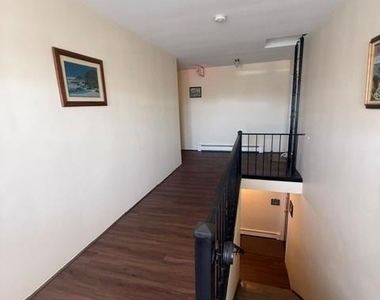 718-720 Stuyvesant - Photo Thumbnail 10