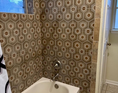 6815 Stratford Park Drive - Photo Thumbnail 8
