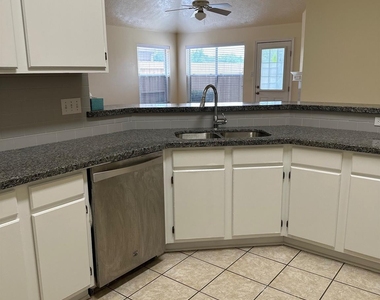 6815 Stratford Park Drive - Photo Thumbnail 3