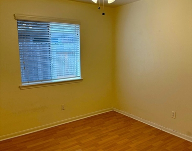 6815 Stratford Park Drive - Photo Thumbnail 11