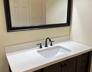 6815 Stratford Park Drive - Photo Thumbnail 7