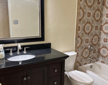 6815 Stratford Park Drive - Photo Thumbnail 12
