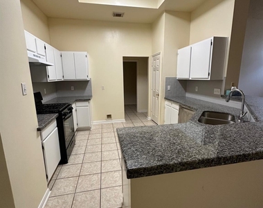6815 Stratford Park Drive - Photo Thumbnail 2