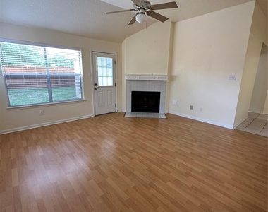 6815 Stratford Park Drive - Photo Thumbnail 4