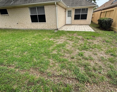 6815 Stratford Park Drive - Photo Thumbnail 14