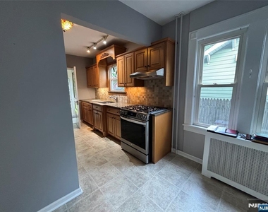 423 Closter Dock - Photo Thumbnail 5