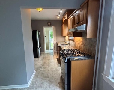 423 Closter Dock - Photo Thumbnail 4