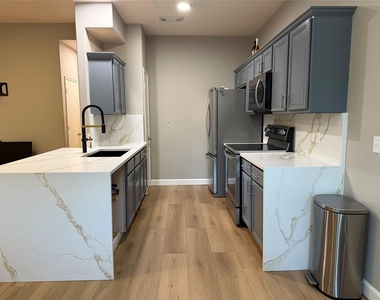 220 W 1st Street - Photo Thumbnail 4