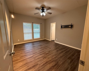 220 W 1st Street - Photo Thumbnail 5