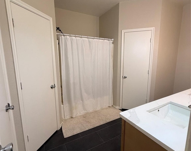 220 W 1st Street - Photo Thumbnail 6