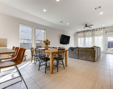 6907 Myrtle Drive - Photo Thumbnail 10