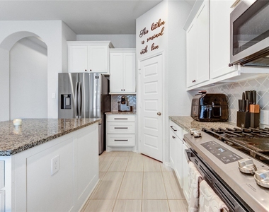 6907 Myrtle Drive - Photo Thumbnail 9