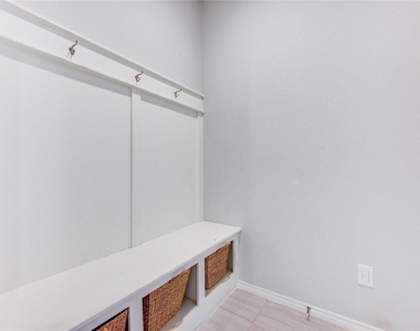 6907 Myrtle Drive - Photo Thumbnail 16