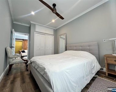 7812 Hudson - Photo Thumbnail 12