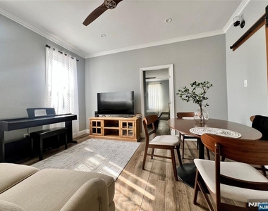 7812 Hudson - Photo Thumbnail 11