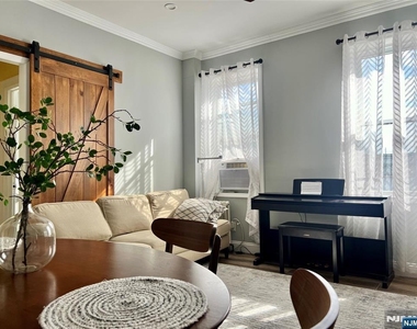 7812 Hudson - Photo Thumbnail 6