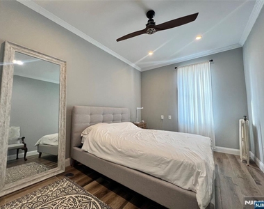 7812 Hudson - Photo Thumbnail 10