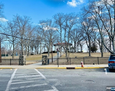 7812 Hudson - Photo Thumbnail 1