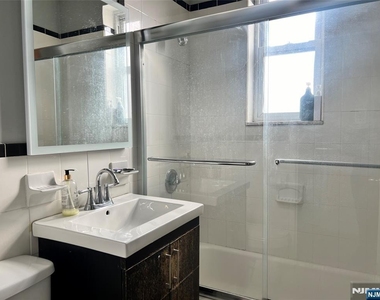7812 Hudson - Photo Thumbnail 13