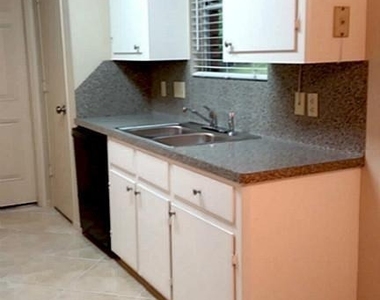 240 N Forest Drive - Photo Thumbnail 17