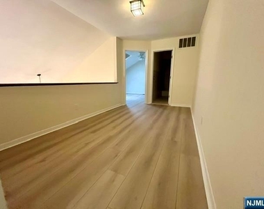 246 Mulberry - Photo Thumbnail 9