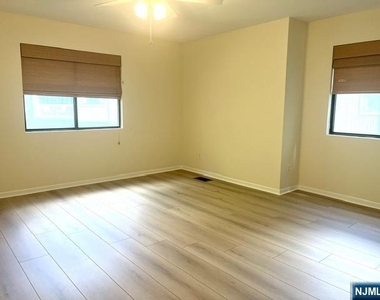 246 Mulberry - Photo Thumbnail 5