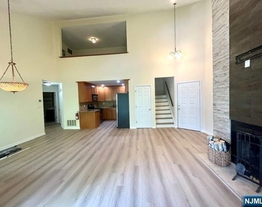 246 Mulberry - Photo Thumbnail 4